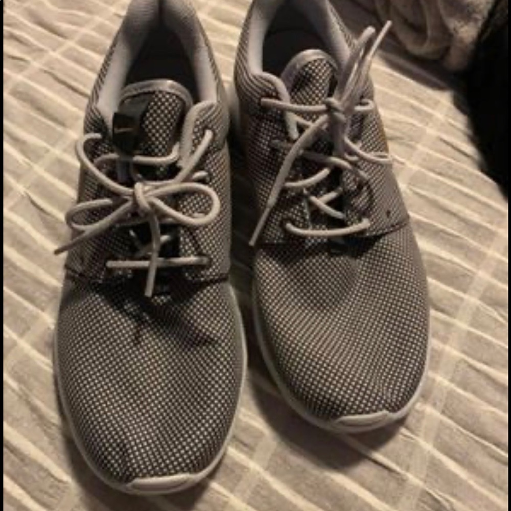 Women’s Nike Roche Runs - Picture 3 of 3